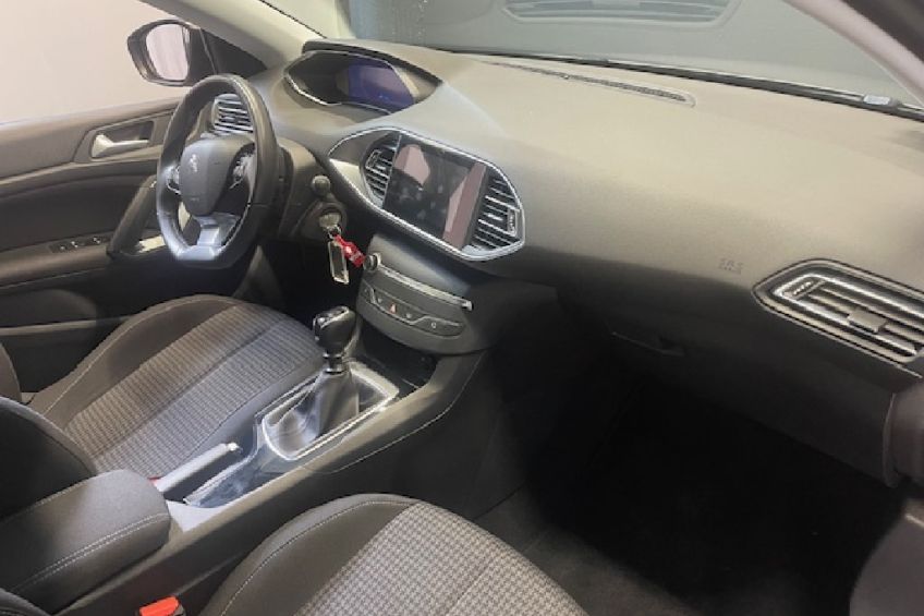 Peugeot 308 1.2 PureTech 110 CV 38 000 KMS