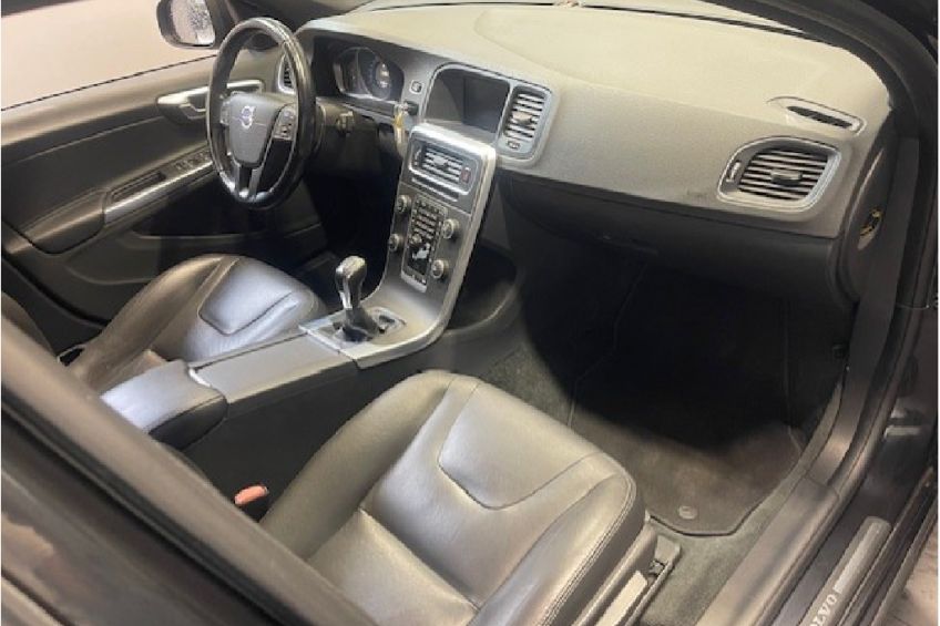 Volvo V60 D4 181 ch StopetStart Momentum