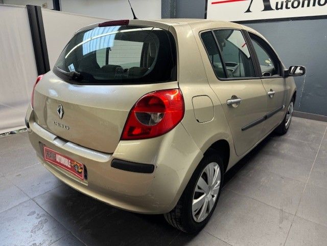 Renault CLIO III 1.5 dCi 85 Dynamique